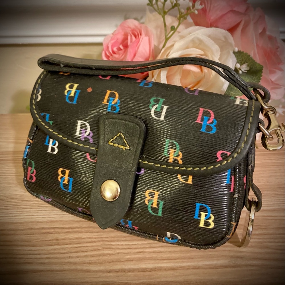 💖DOONEY & BOURKE Small Hand Clutch Wristlet